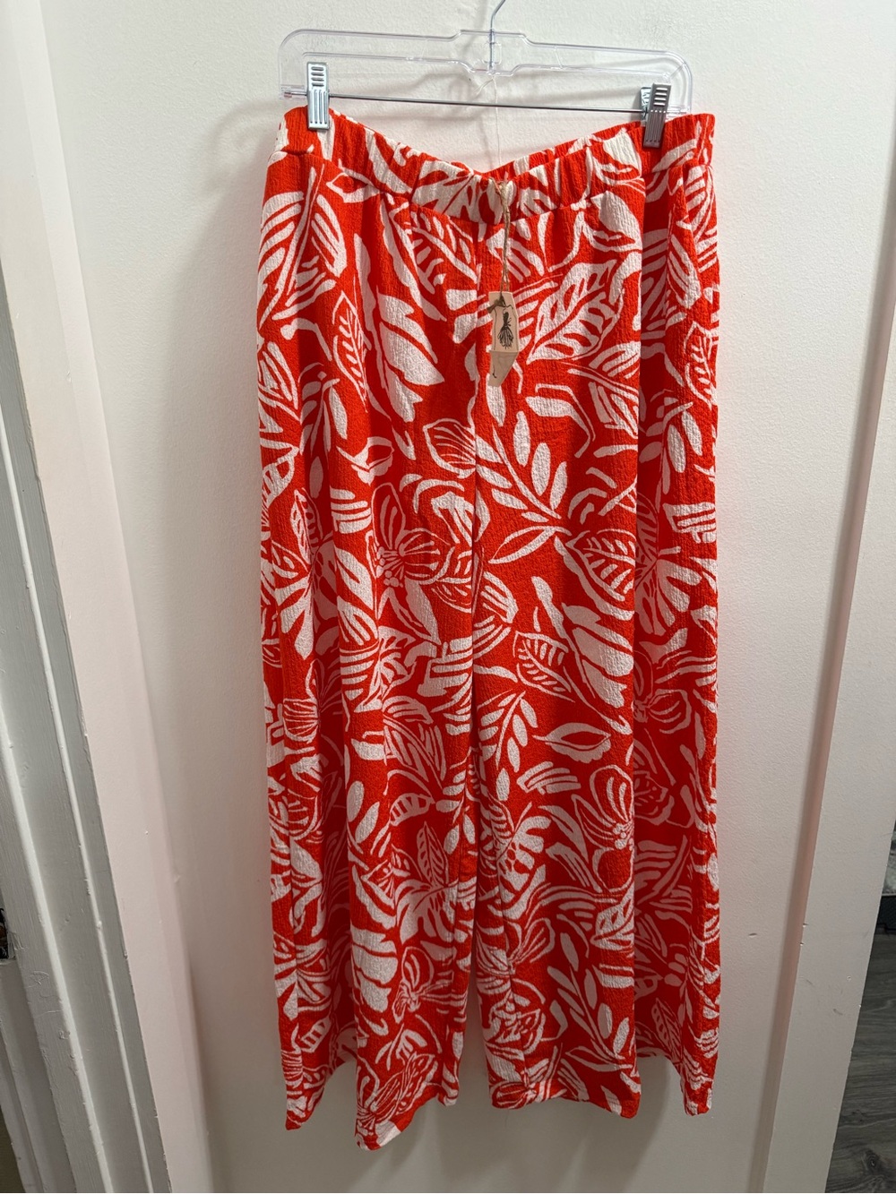 Easel PLUS Tomato Tropical Printed Knit Popcorn Pants
